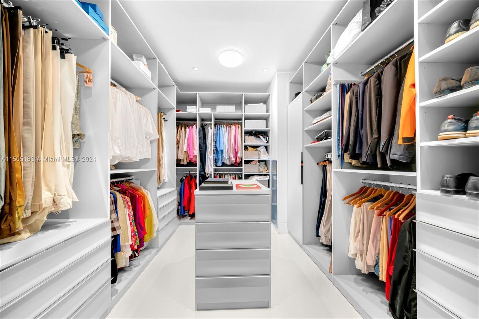 APOGEE CONDO - Residential