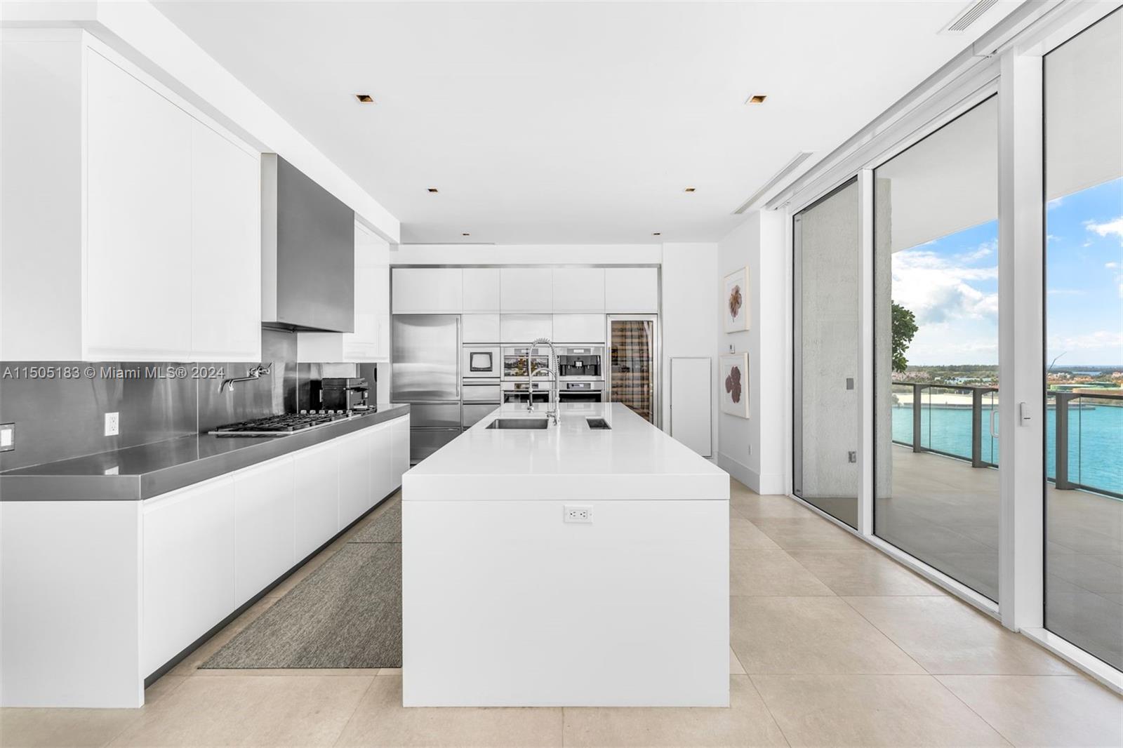 APOGEE CONDO - Residential