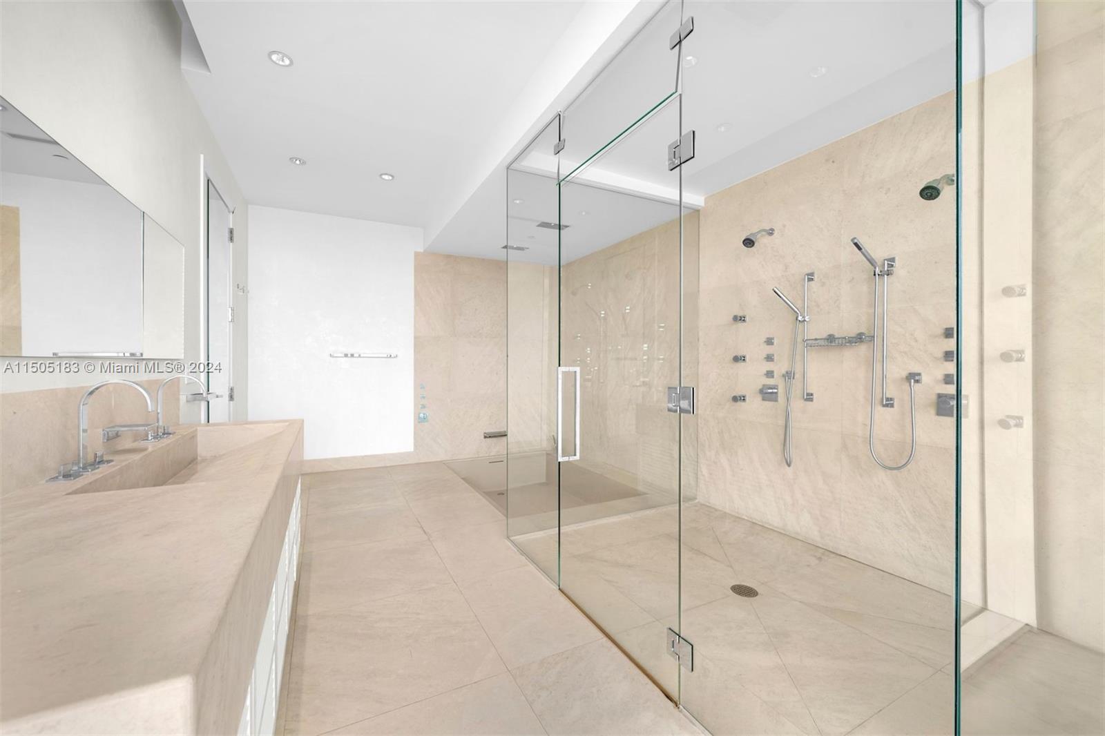 APOGEE CONDO - Residential