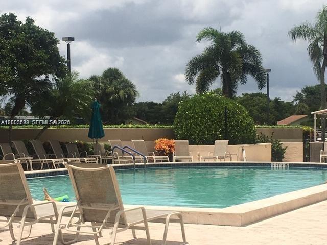 VILLAS AT LAKEVIEW CONDO - Residential Lease