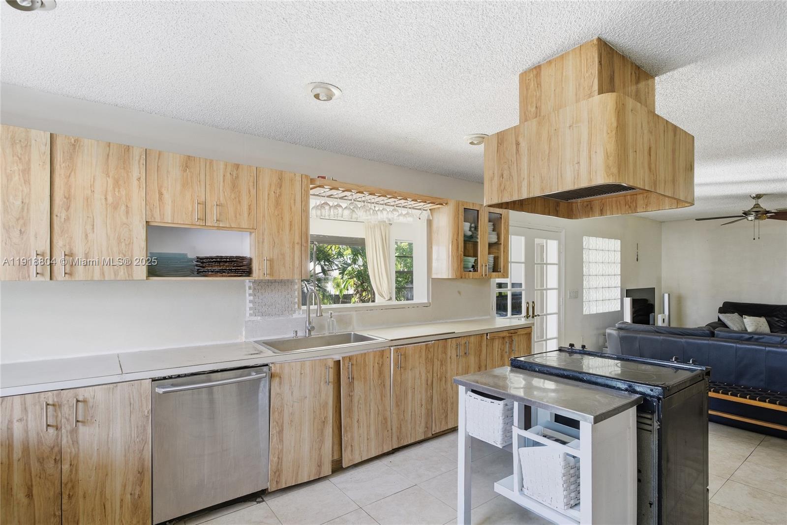 GOLDEN SHORES OCEAN BLVD - Residential