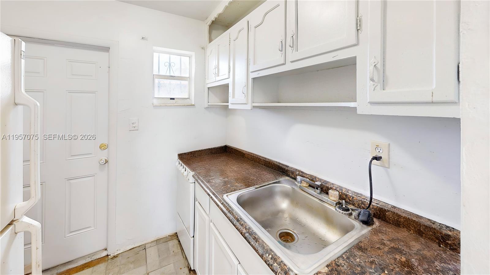 CORAL BAY MANOR - Residential Income