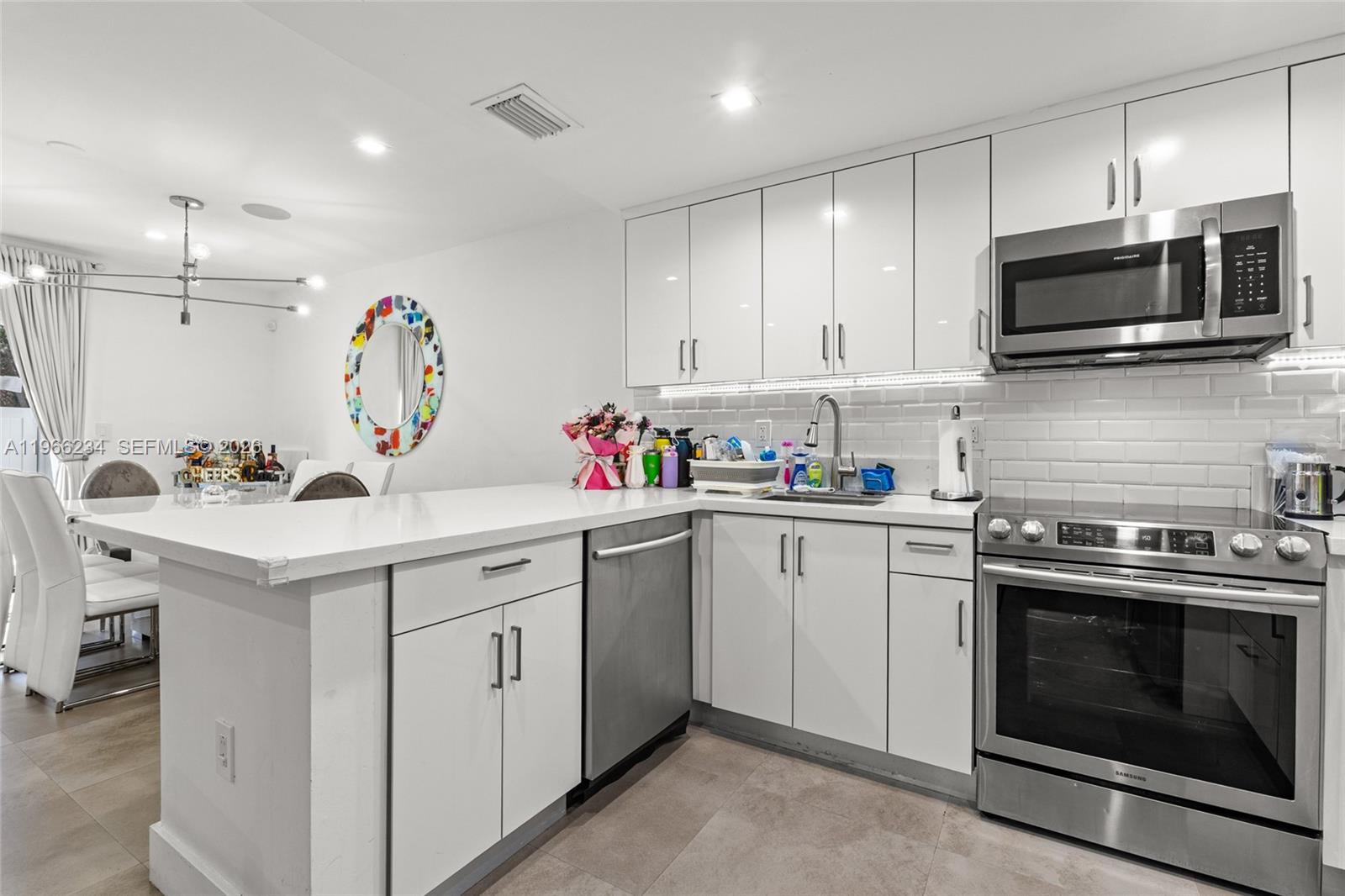 SUNSET PARK TOWN HOUSES - Residential