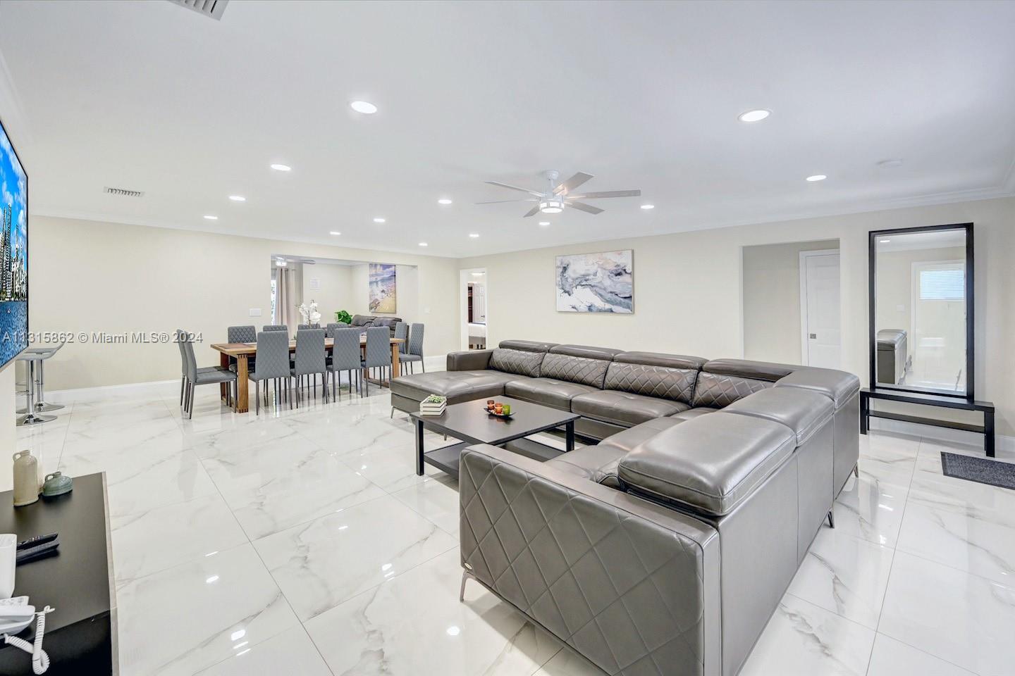 HOLLYWOOD GOLF ESTATES SE - Residential Lease