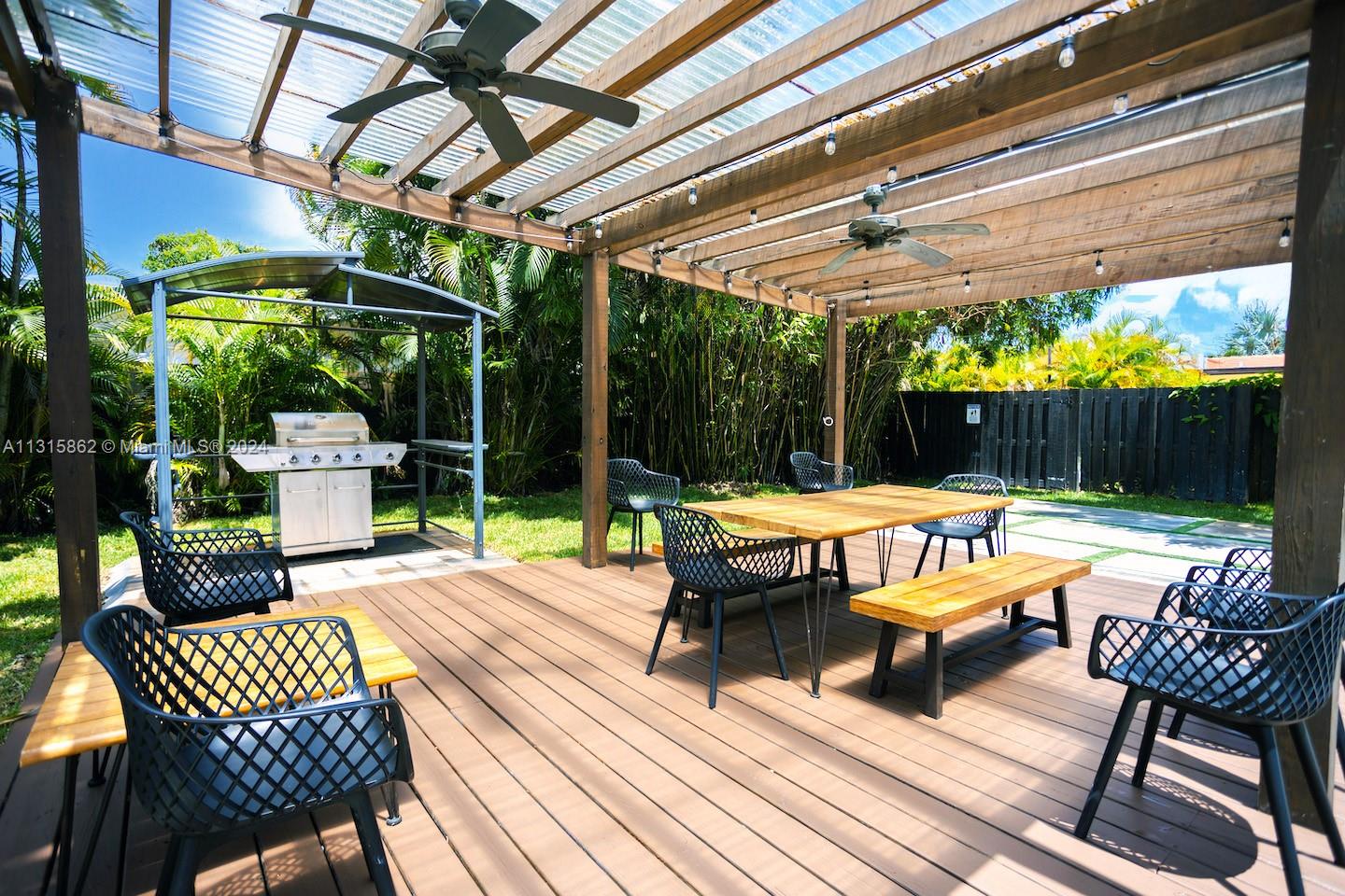 HOLLYWOOD GOLF ESTATES SE - Residential Lease