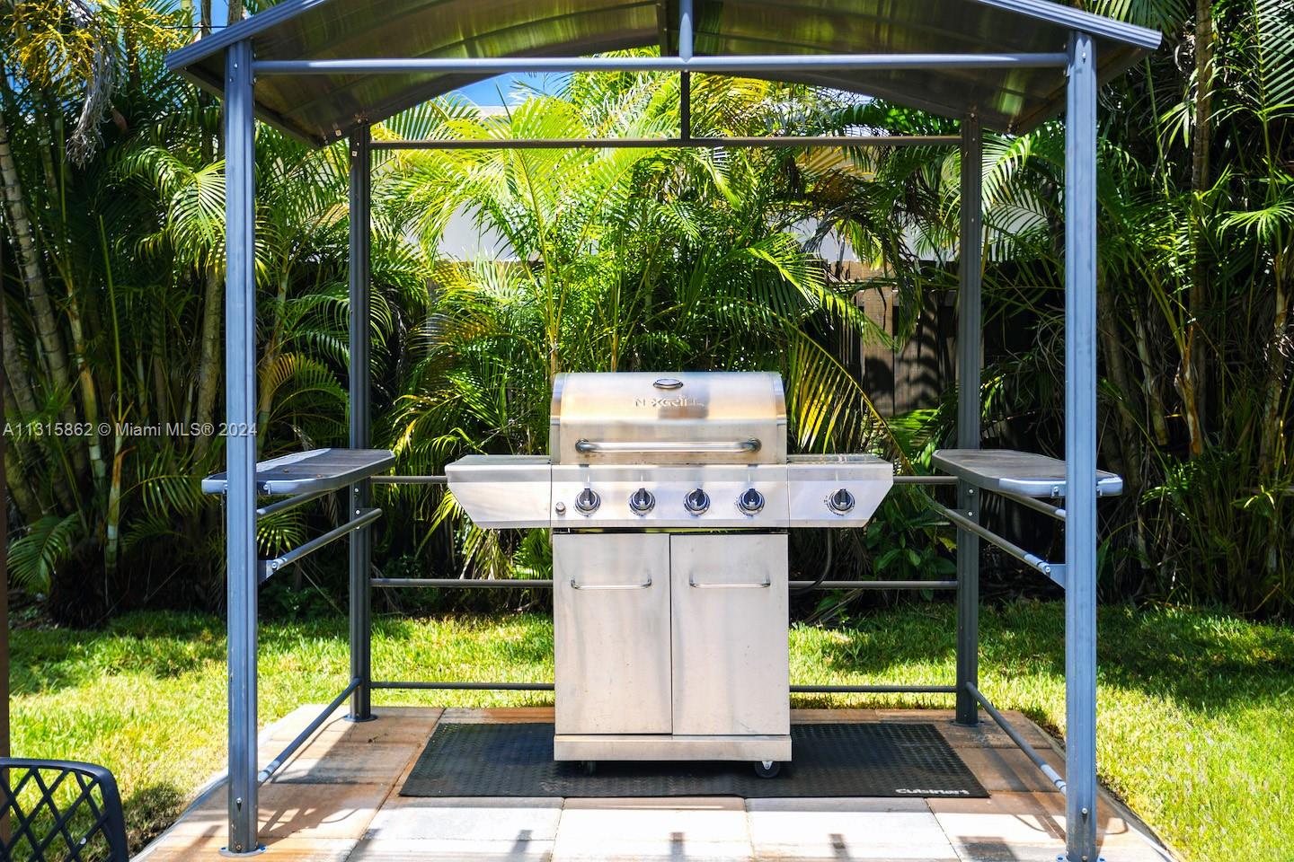 HOLLYWOOD GOLF ESTATES SE - Residential Lease