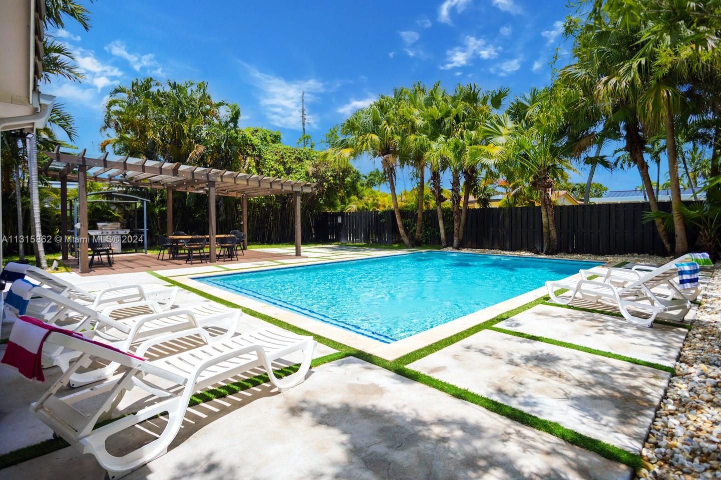 HOLLYWOOD GOLF ESTATES SE - Residential Lease