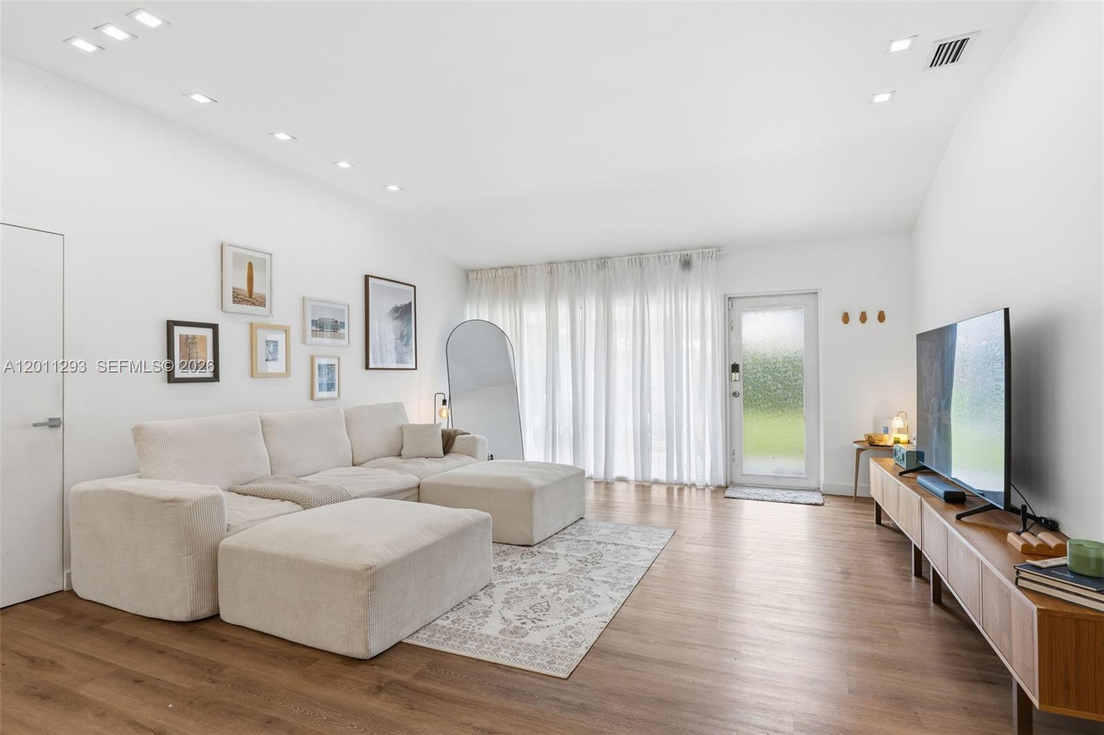 GLENDALE MANOR - Residential