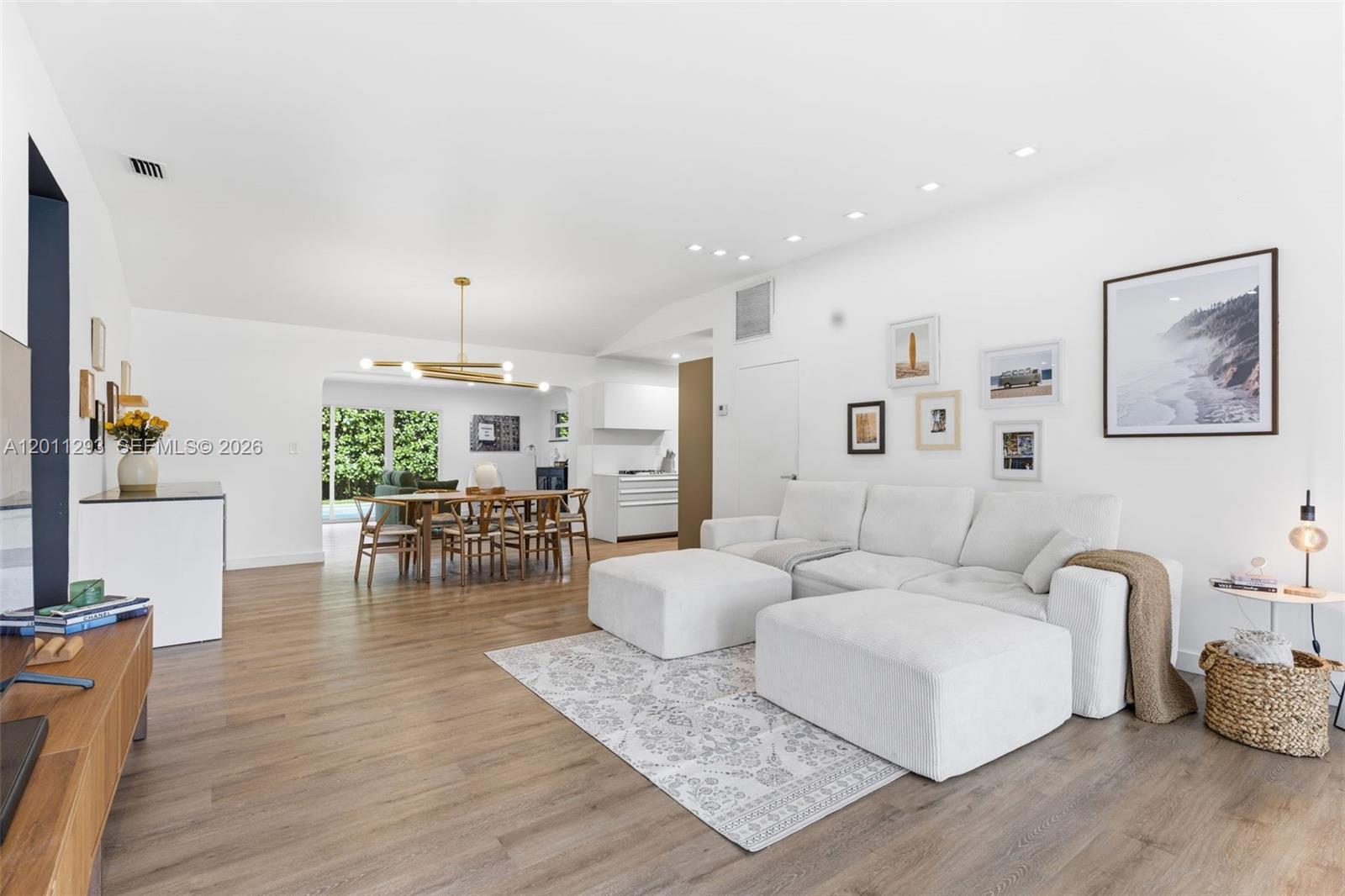 GLENDALE MANOR - Residential