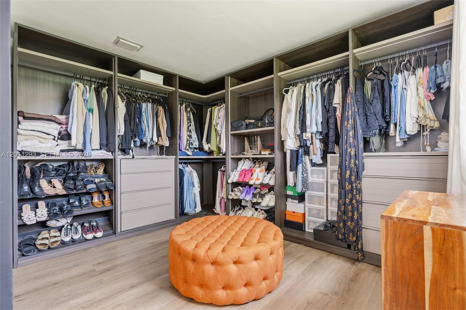 GLENDALE MANOR - Residential