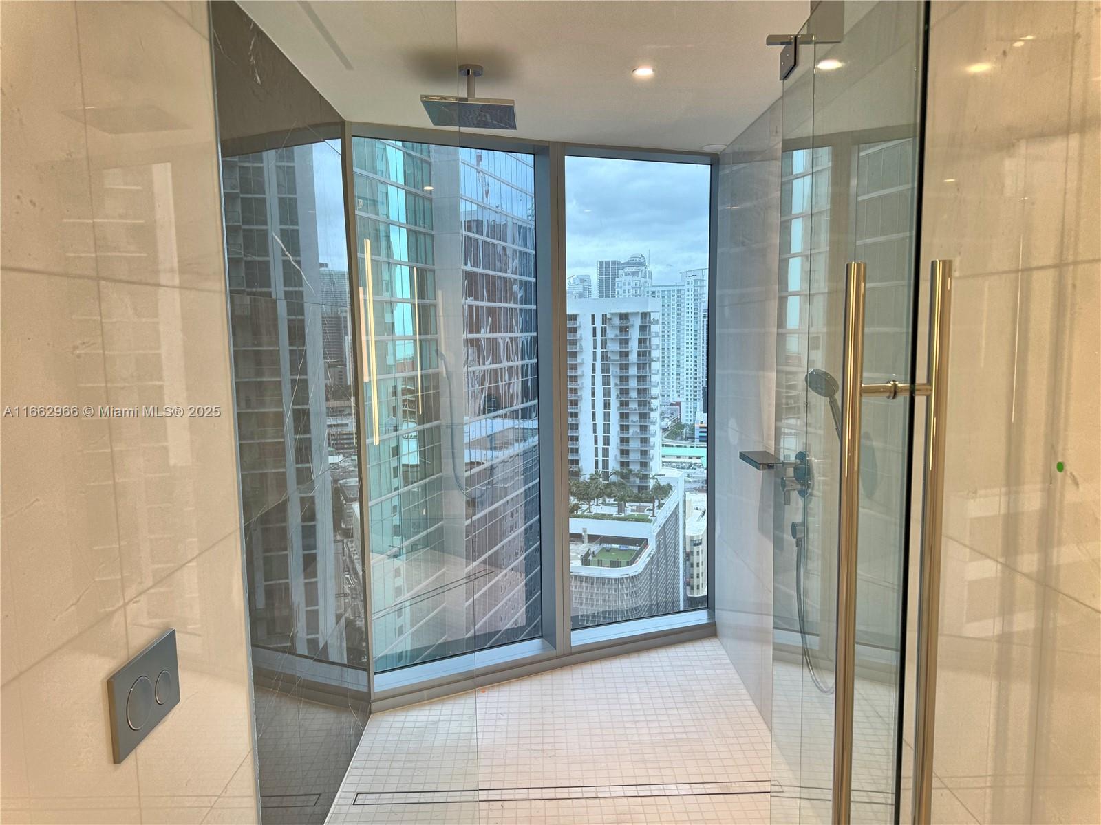 ASTON MARTIN RESIDENCES - Residential