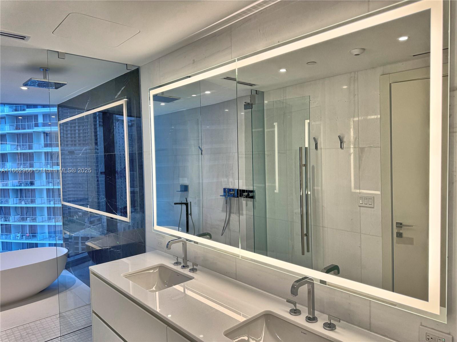 ASTON MARTIN RESIDENCES - Residential
