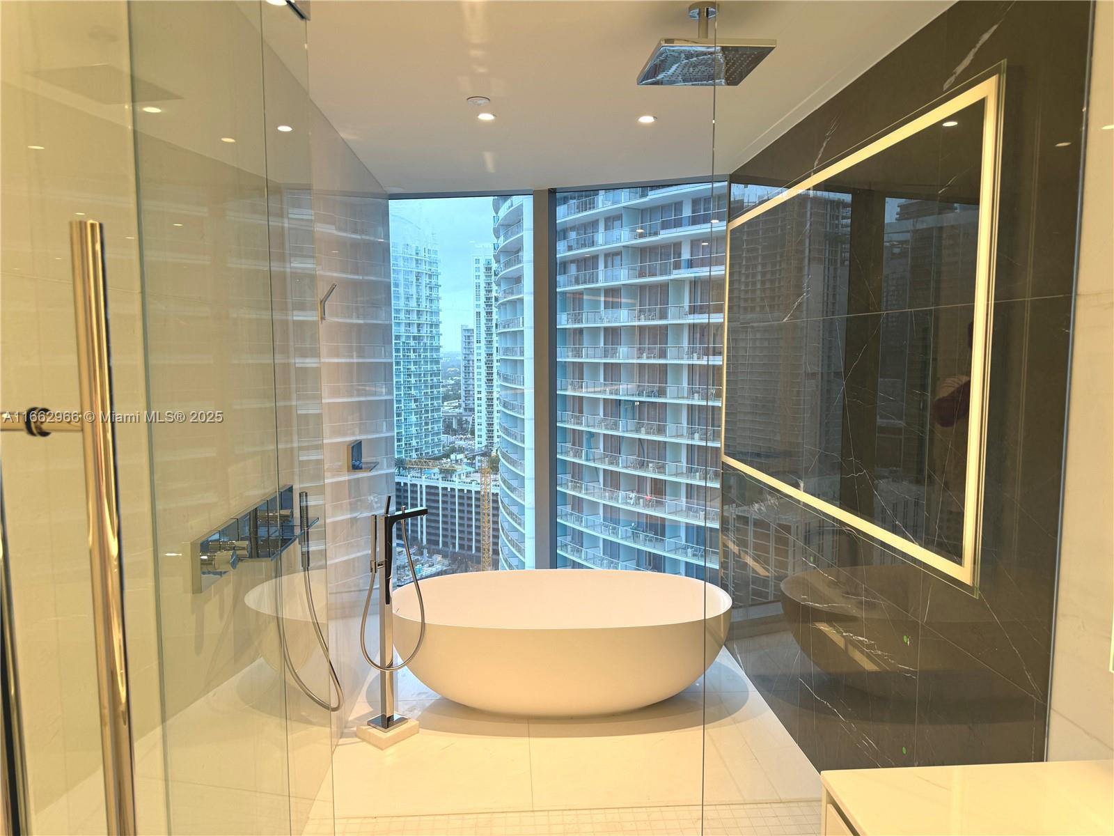 ASTON MARTIN RESIDENCES - Residential