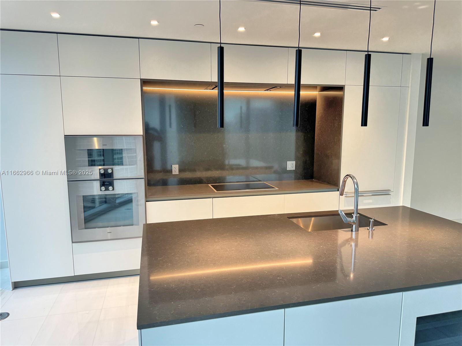 ASTON MARTIN RESIDENCES - Residential