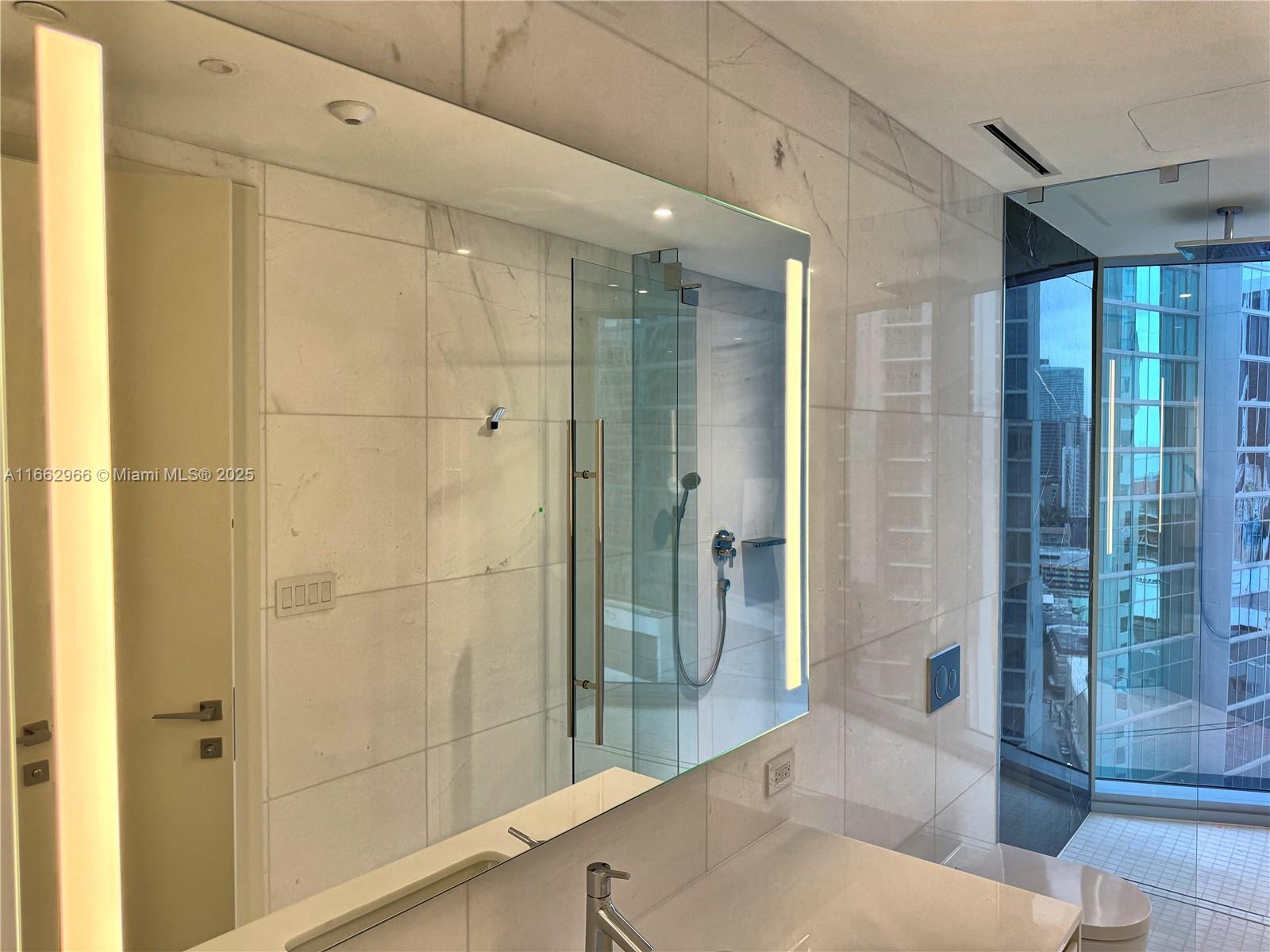 ASTON MARTIN RESIDENCES - Residential