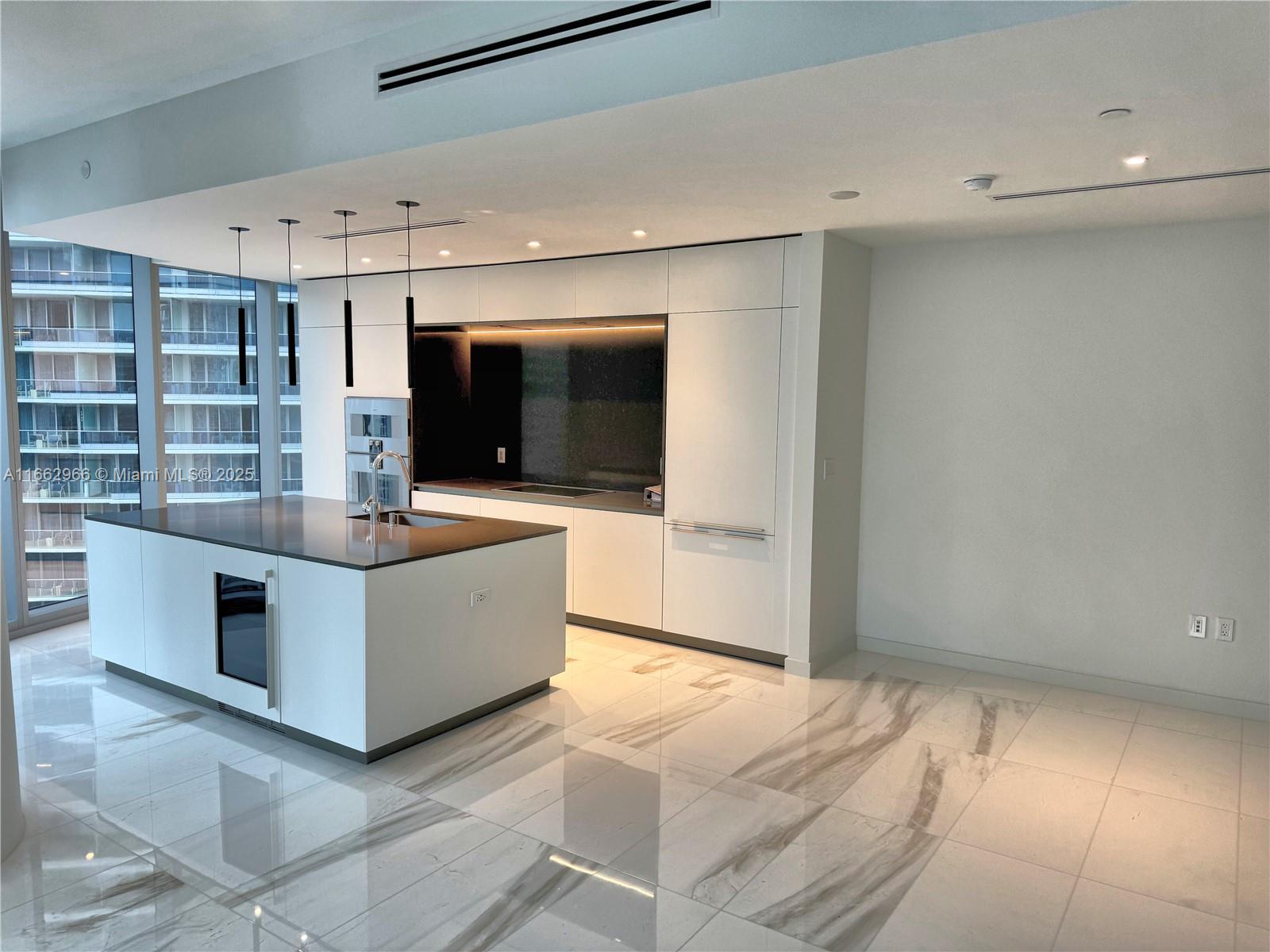 ASTON MARTIN RESIDENCES - Residential