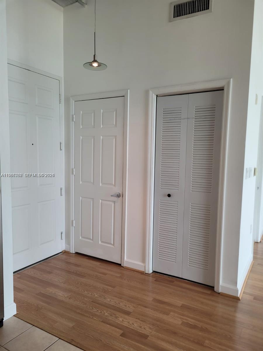 LOFTS AT HOLLYWOOD STATIO - Residential