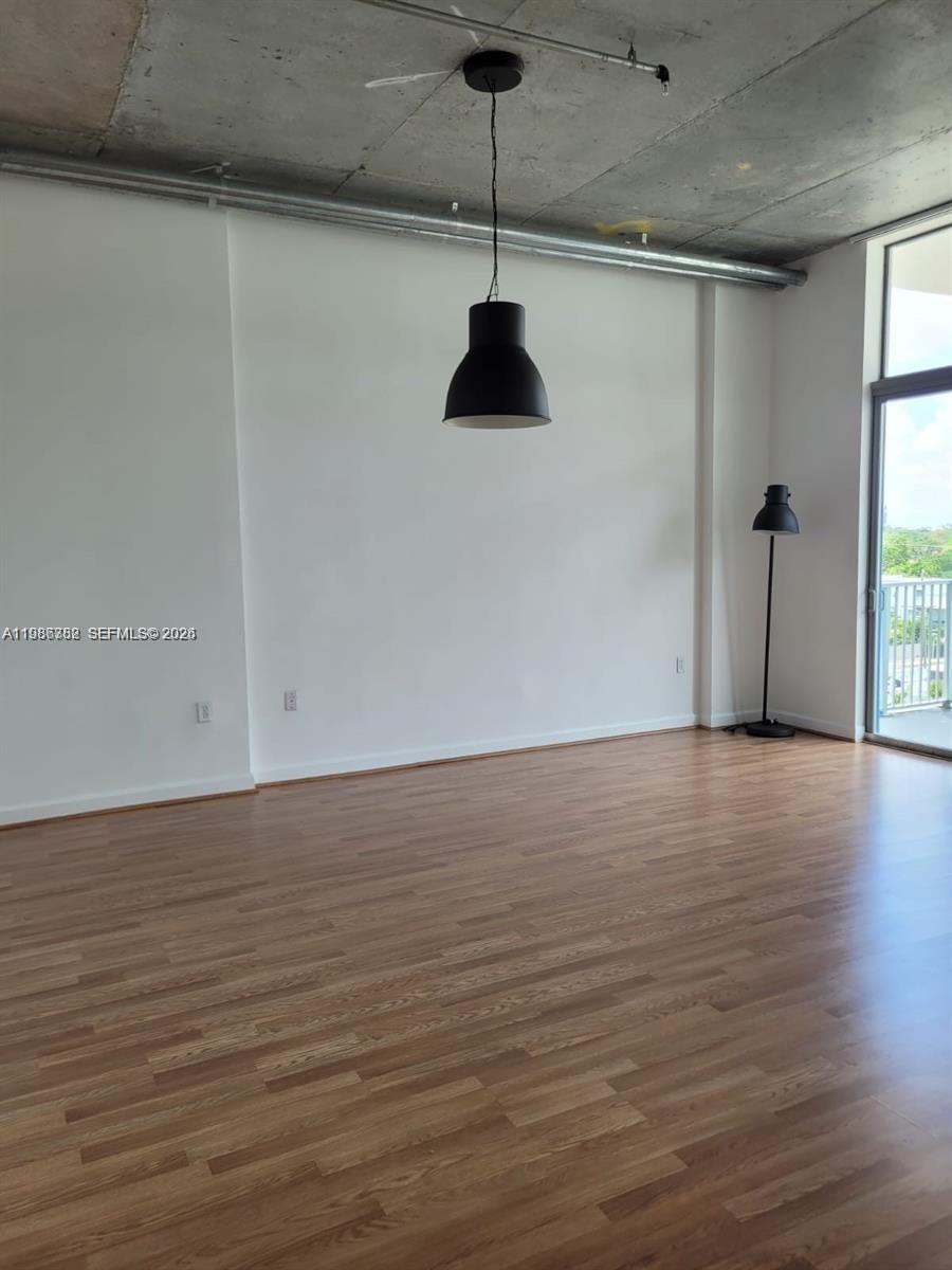 LOFTS AT HOLLYWOOD STATIO - Residential