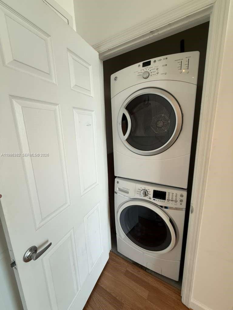 LOFTS AT HOLLYWOOD STATIO - Residential