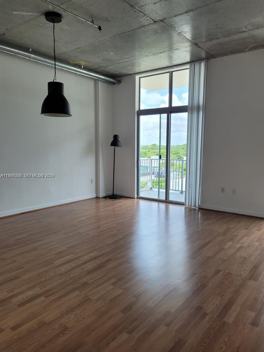 LOFTS AT HOLLYWOOD STATIO - Residential