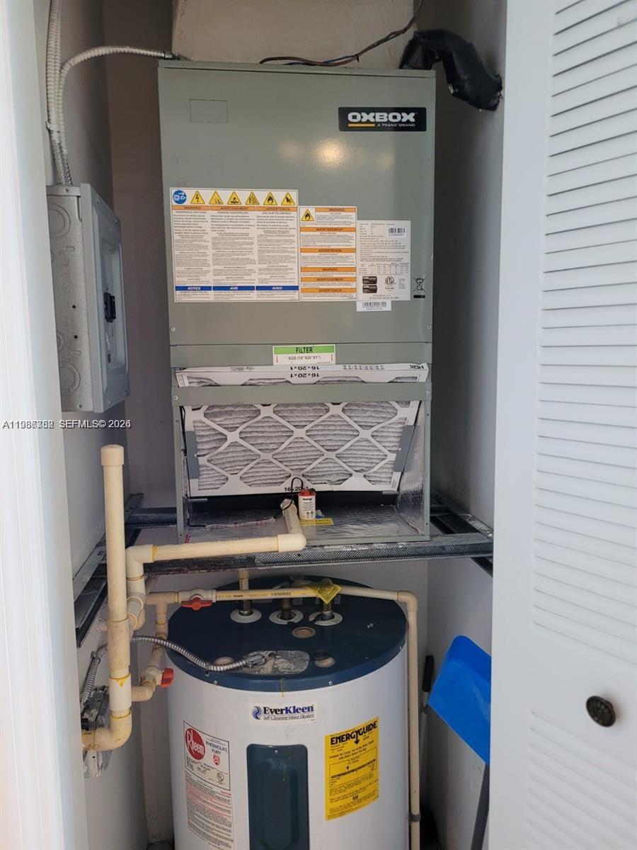 LOFTS AT HOLLYWOOD STATIO - Residential