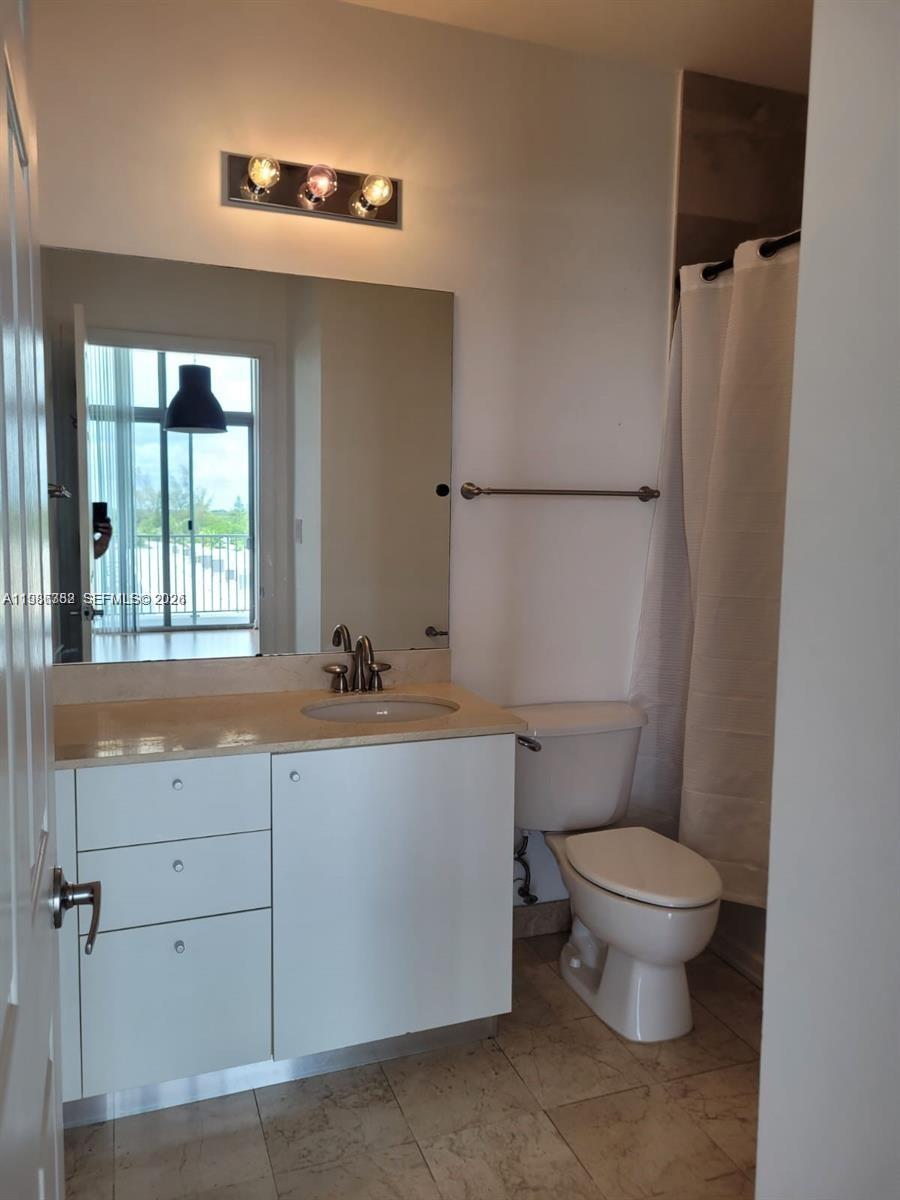 LOFTS AT HOLLYWOOD STATIO - Residential