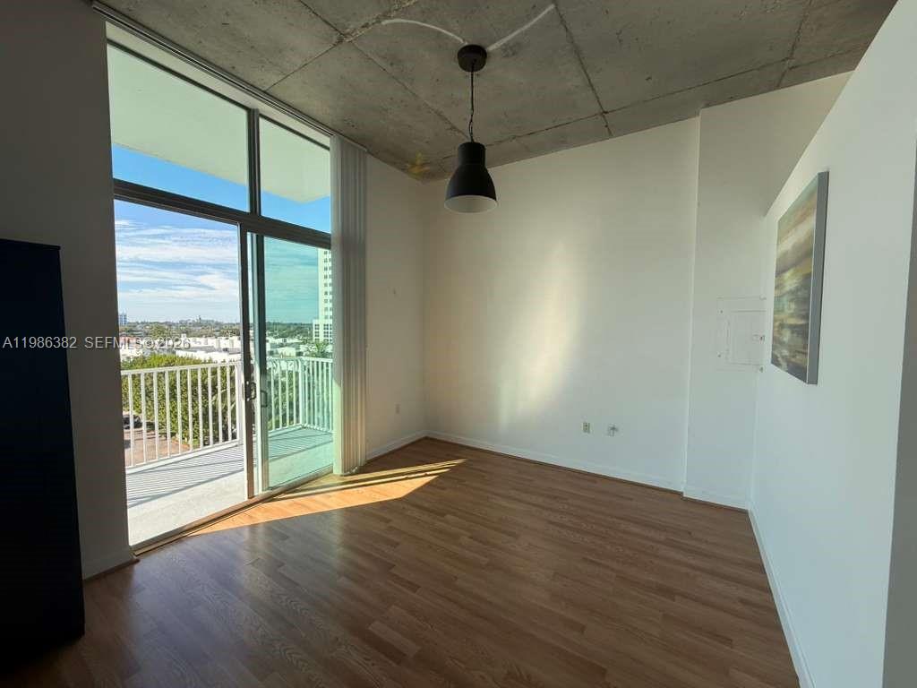 LOFTS AT HOLLYWOOD STATIO - Residential