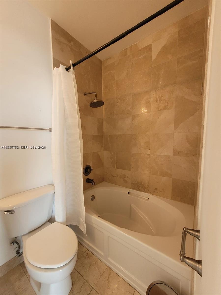 LOFTS AT HOLLYWOOD STATIO - Residential