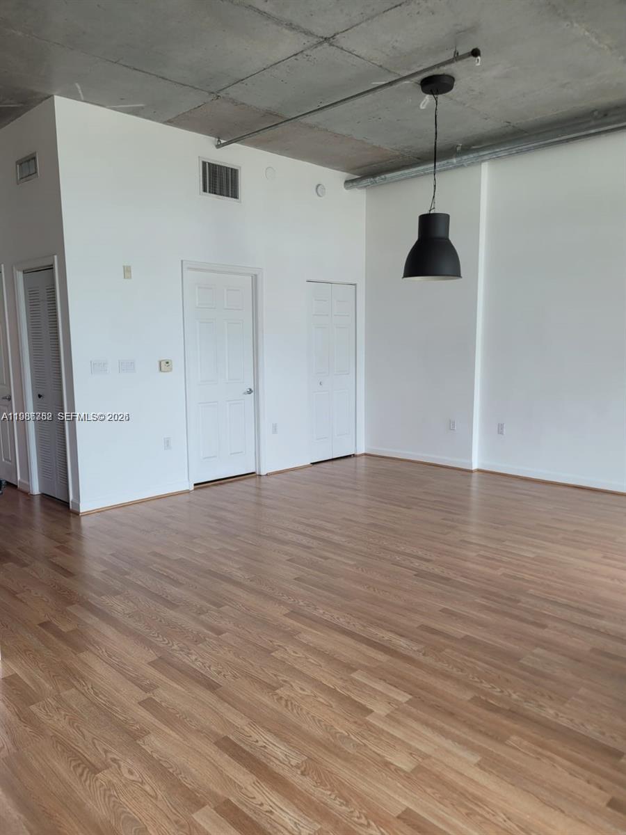 LOFTS AT HOLLYWOOD STATIO - Residential