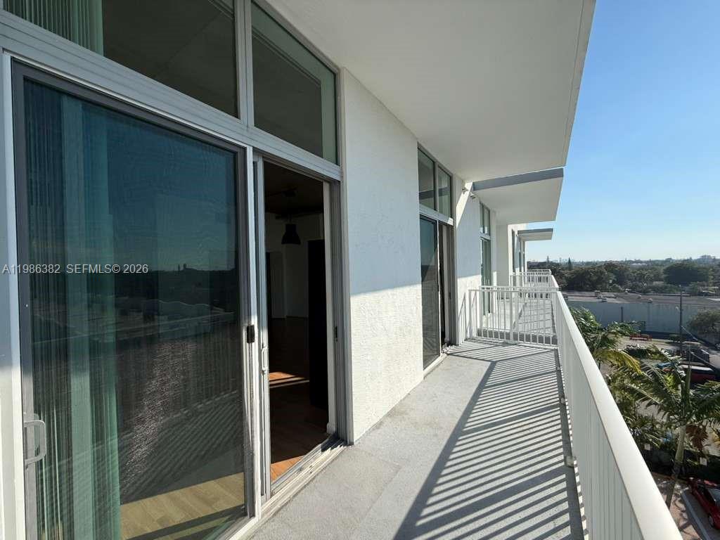 LOFTS AT HOLLYWOOD STATIO - Residential