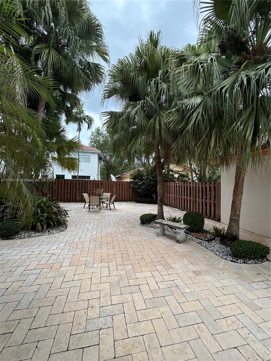 DORAL ISLES-ANTILLES - Residential