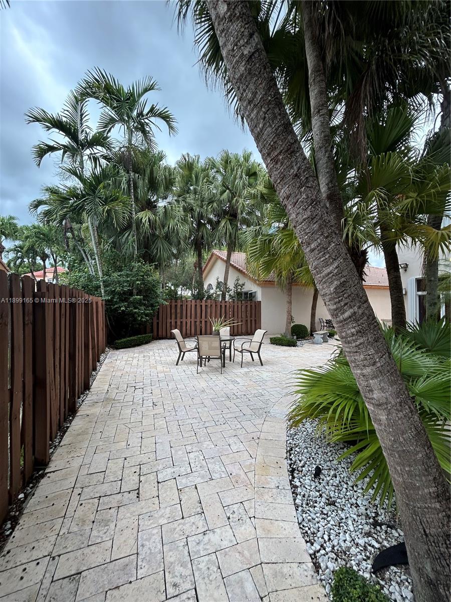 DORAL ISLES-ANTILLES - Residential