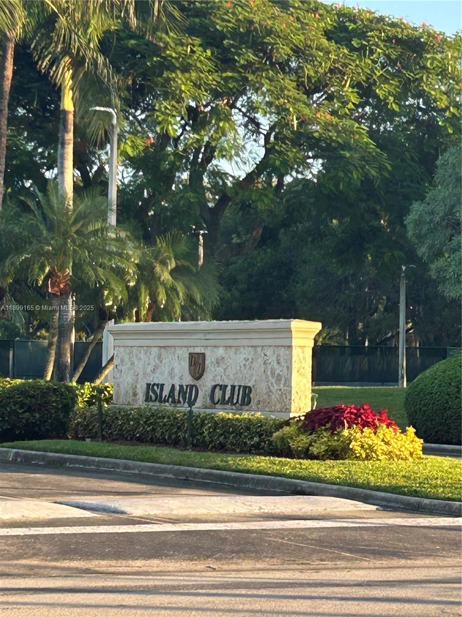 DORAL ISLES-ANTILLES - Residential