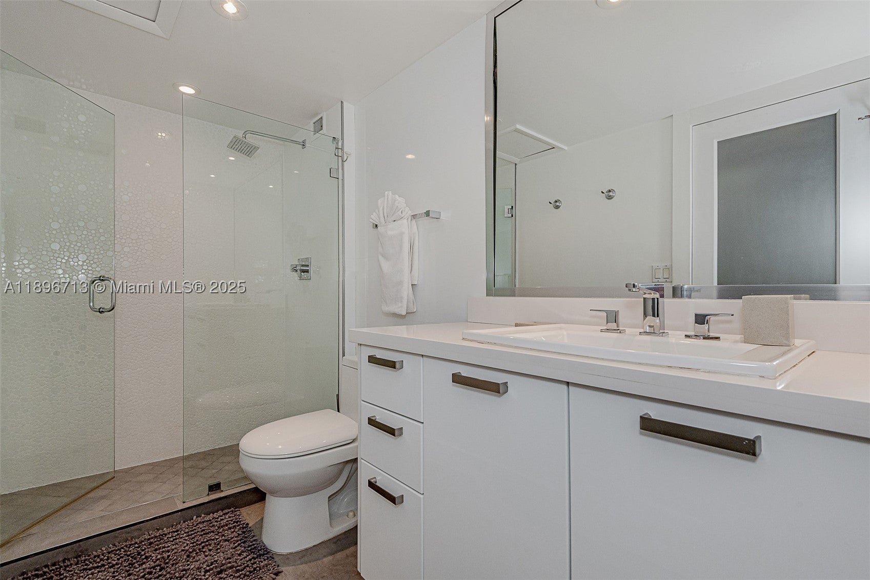 2301 Collins Ave 723