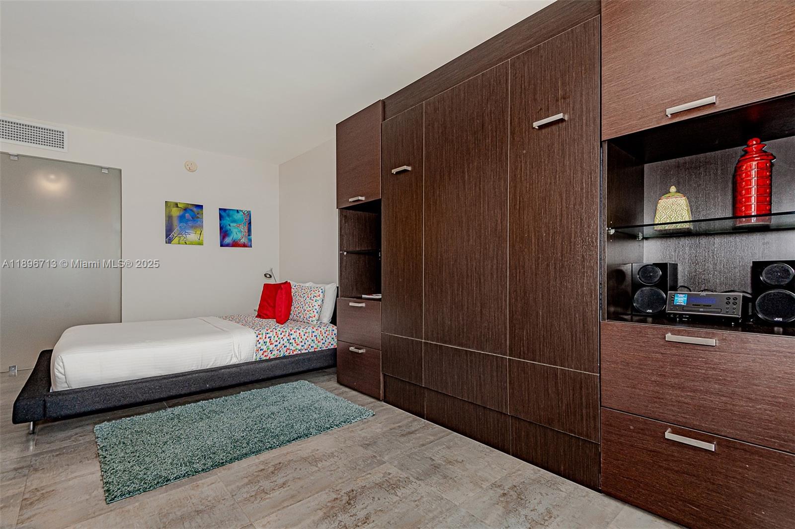 RONEY PALACE CONDO - Residential Lease