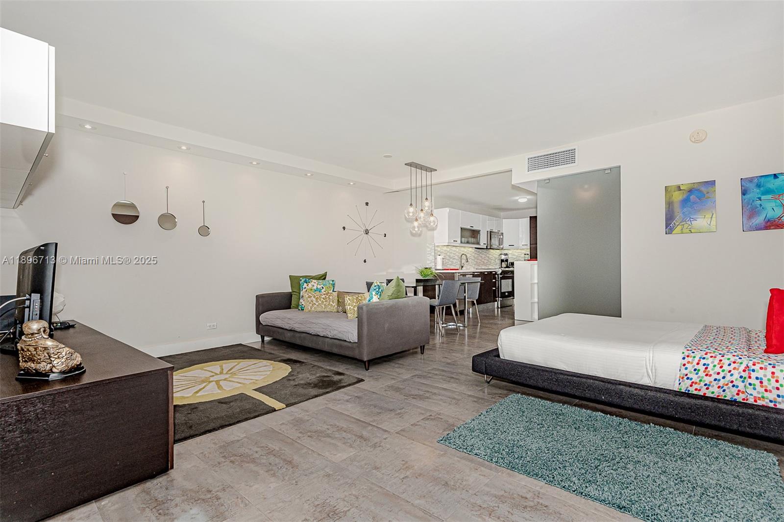 RONEY PALACE CONDO - Residential Lease