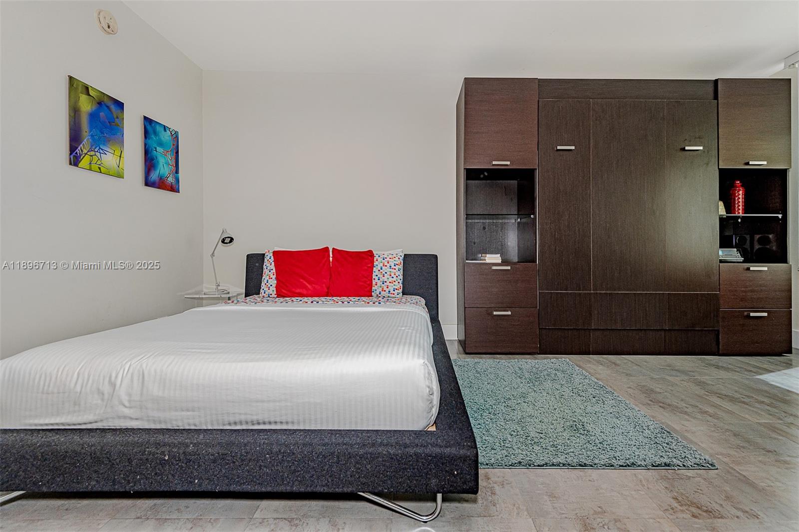 RONEY PALACE CONDO - Residential Lease