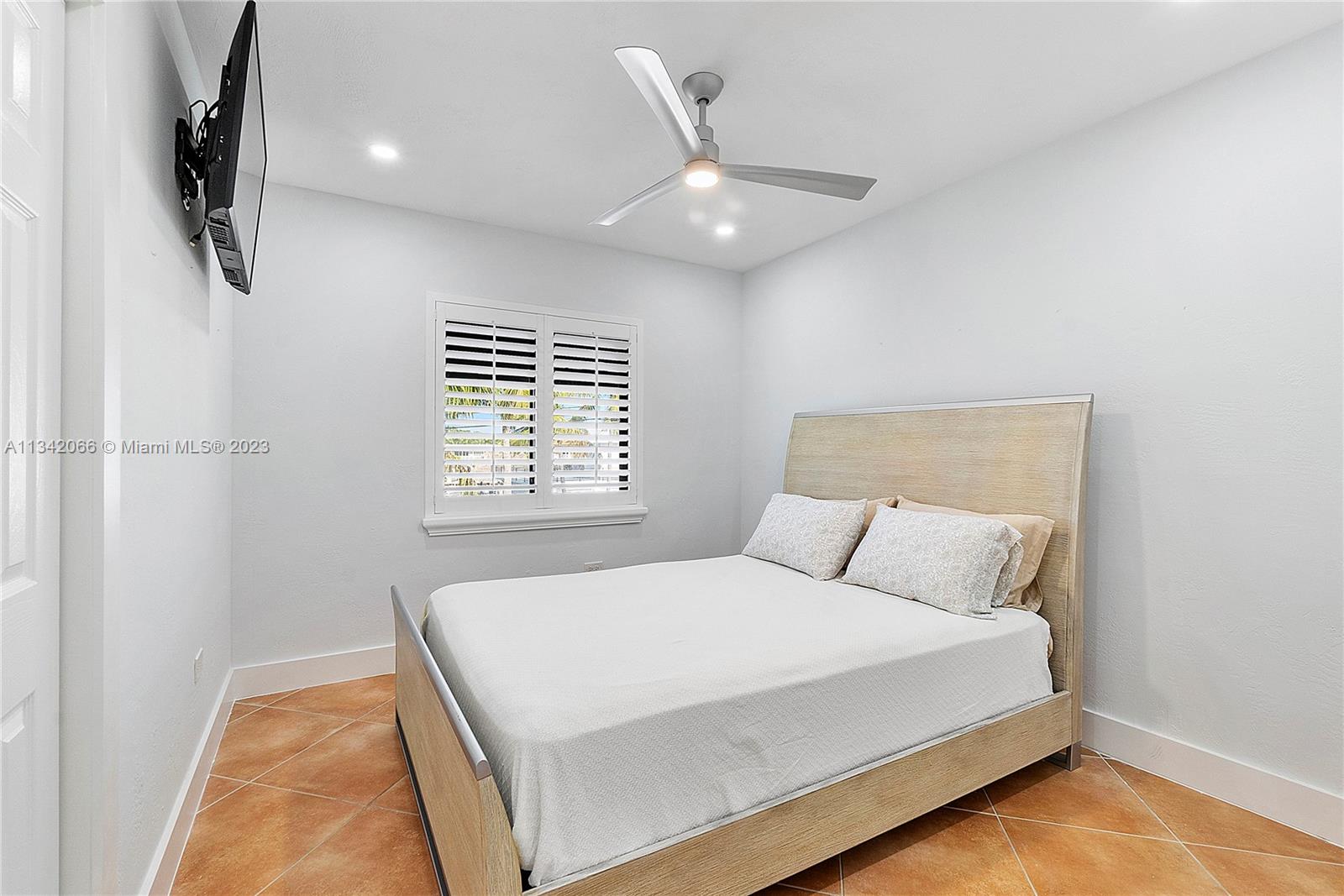 LARGO SOUND VILLAGE - Residential