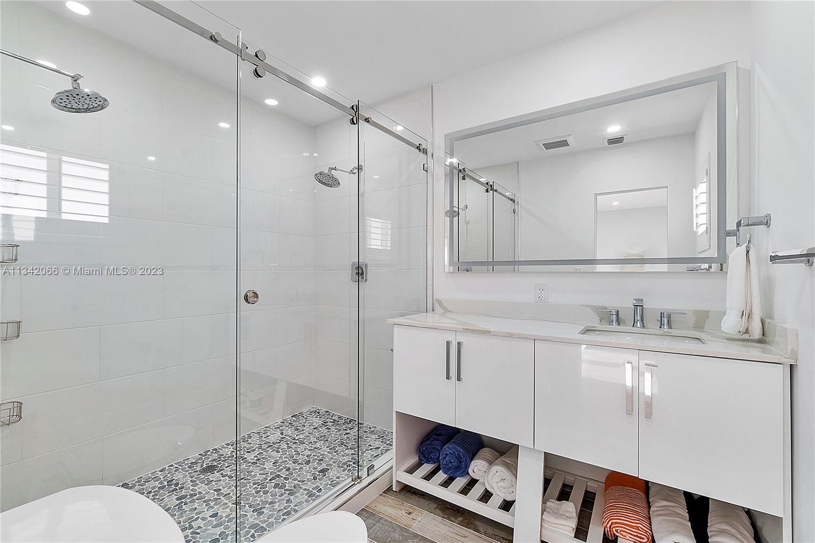 LARGO SOUND VILLAGE - Residential