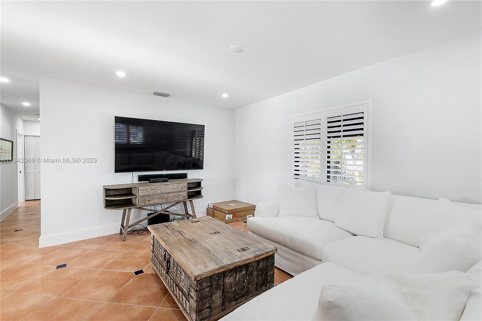 LARGO SOUND VILLAGE - Residential