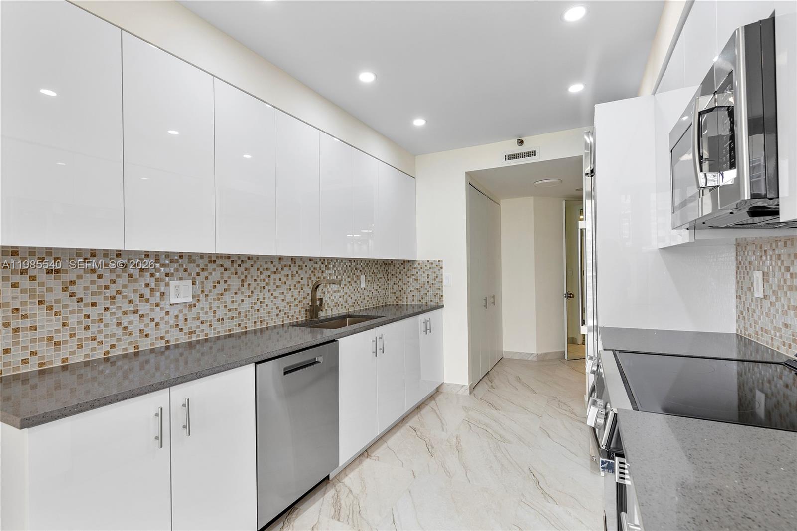 MARINA TOWER CONDO - Residential