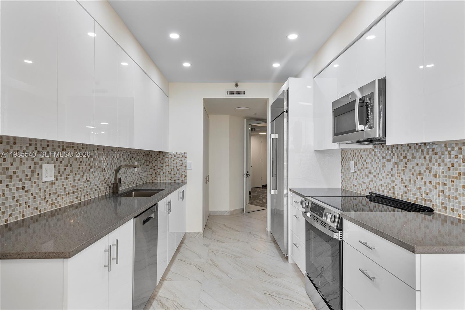 MARINA TOWER CONDO - Residential