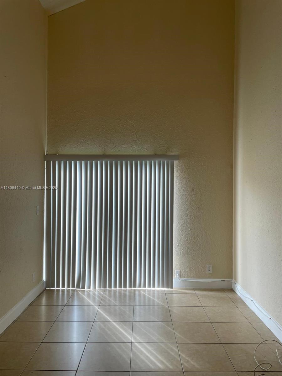 ORCHARD LAKE TOWN HOUSES - Residential