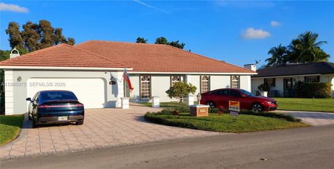 18921 W Oakmont Dr Hialeah FL 33015