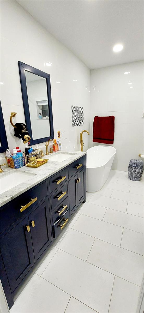 COUNTRY CLUB OF MIAMI EST - Residential