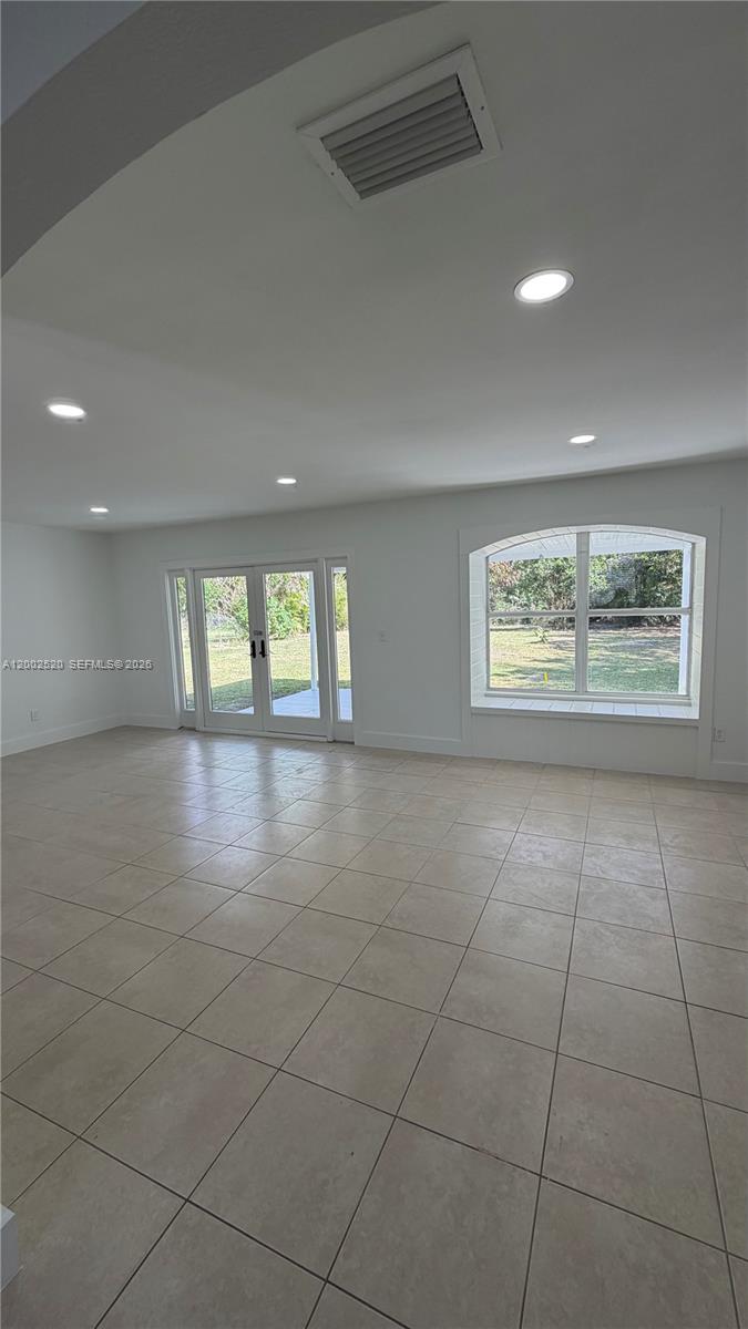 310 SW Bridgeport Dr