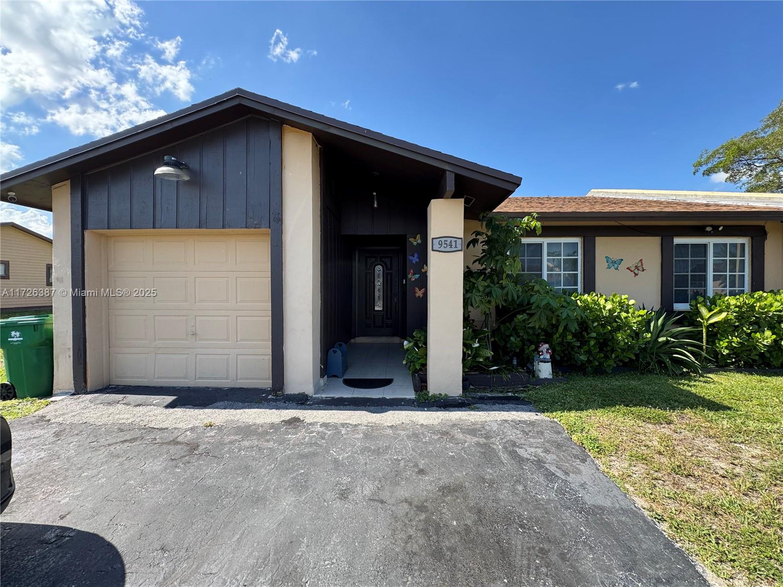 9541 W Daffodil Ln, Miramar, Broward County, Florida - 3 Bedrooms  
2 Bathrooms - 