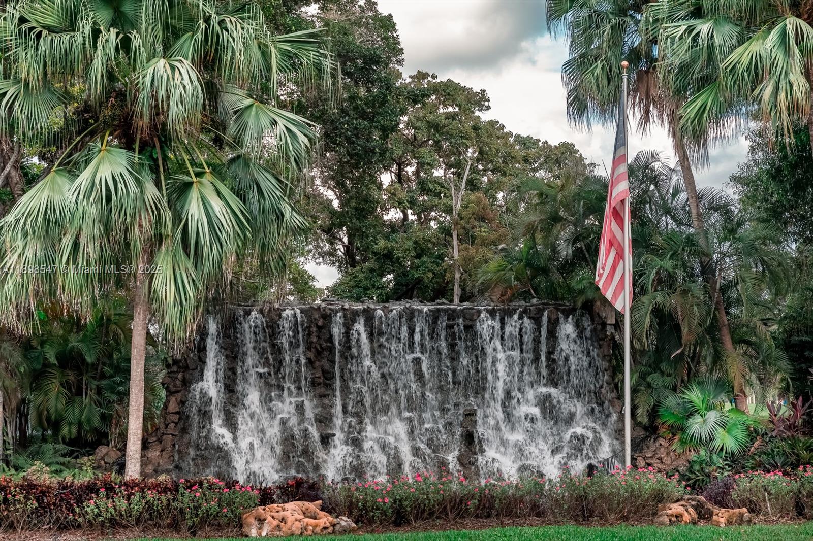 BUILDING THREE OF COUNTRY - Residential Lease