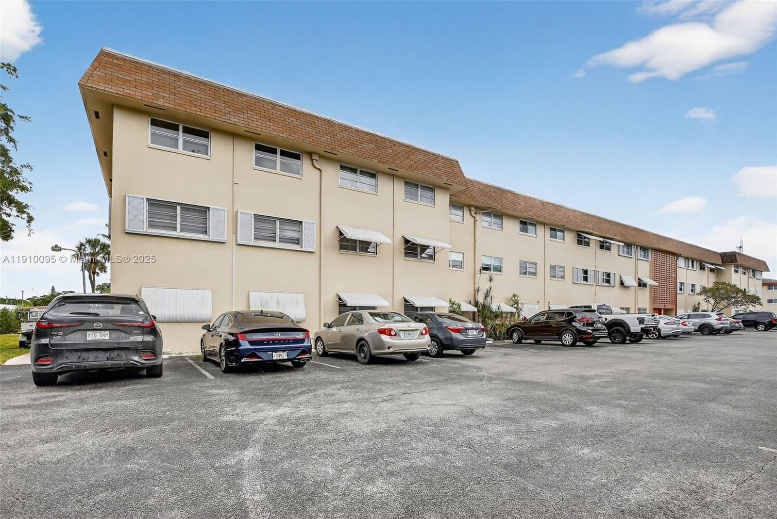 BEVERLY HILLS CONDO - Residential