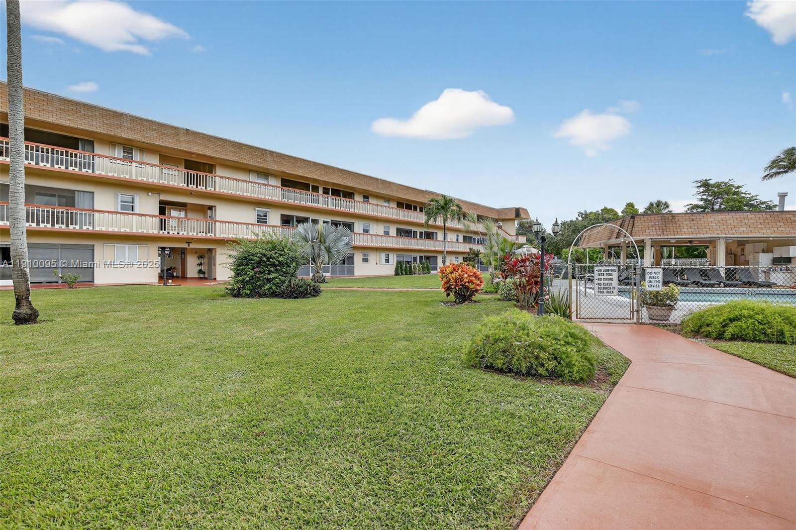 BEVERLY HILLS CONDO - Residential